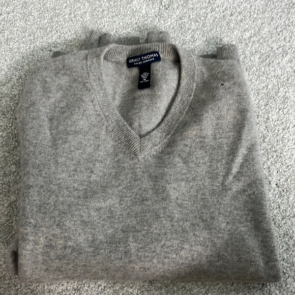Cashmere sweater (damaged) - Picture 1 of 5